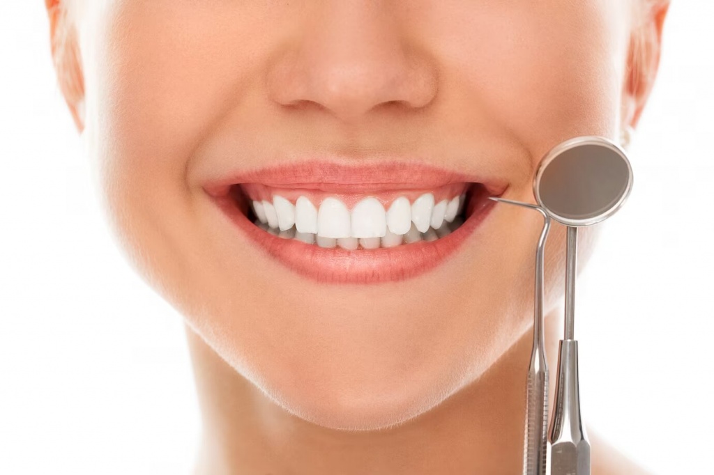 at-a-dentist-with-a-smile_144627-889.jpg